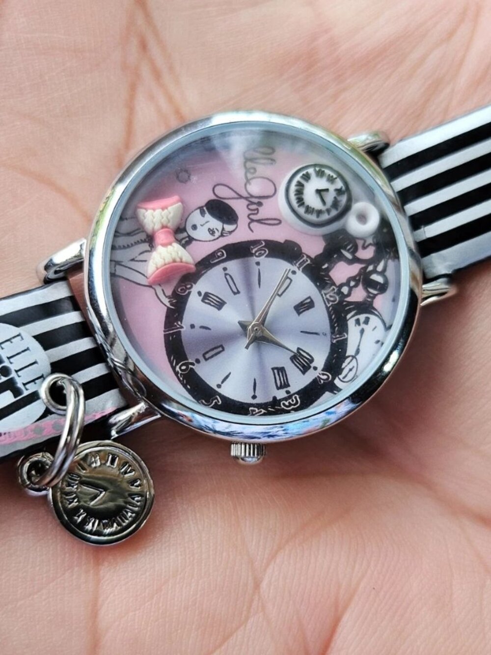 Elle Girl Wristwatch Black/White Stripe Strap Analog Quartz Watch in box